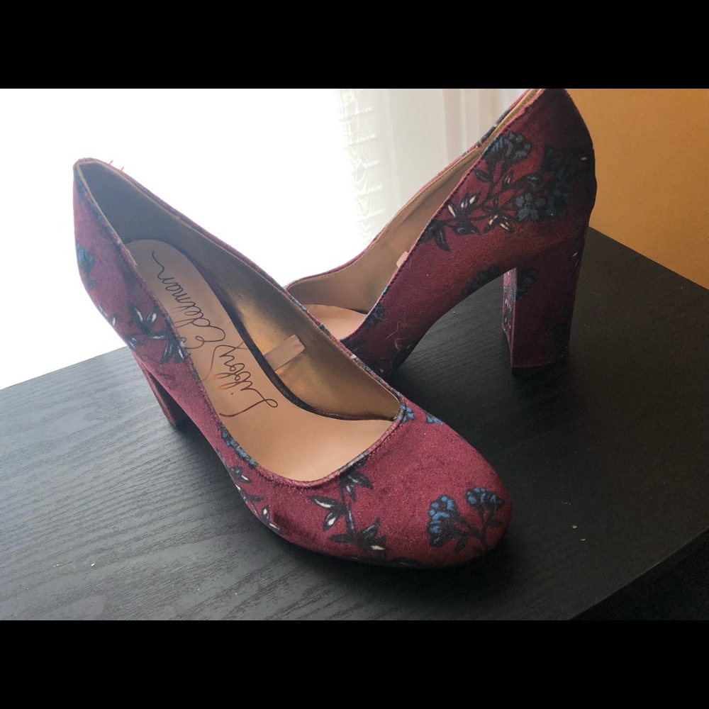 Brand new shoes velvet , never been used